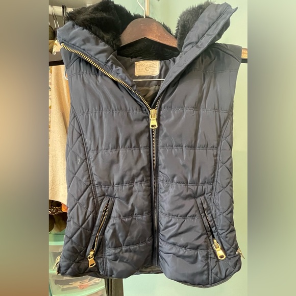 { Old Khaki } ladies puffer jacket with packable hood. - Picture 1 of 9